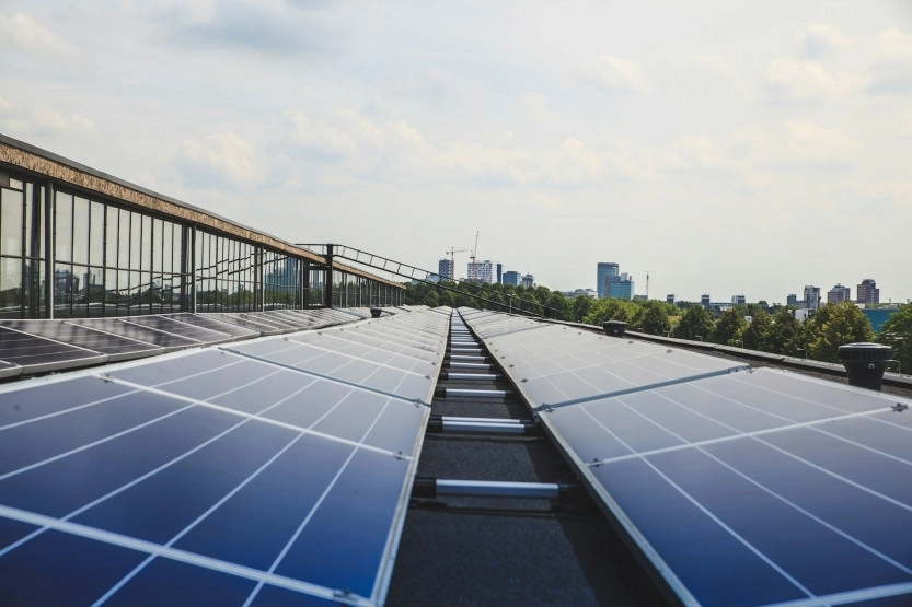 Solarpanelle auf einem Betriebsgebäude Solarpanelle auf einem Betriebsgebäude